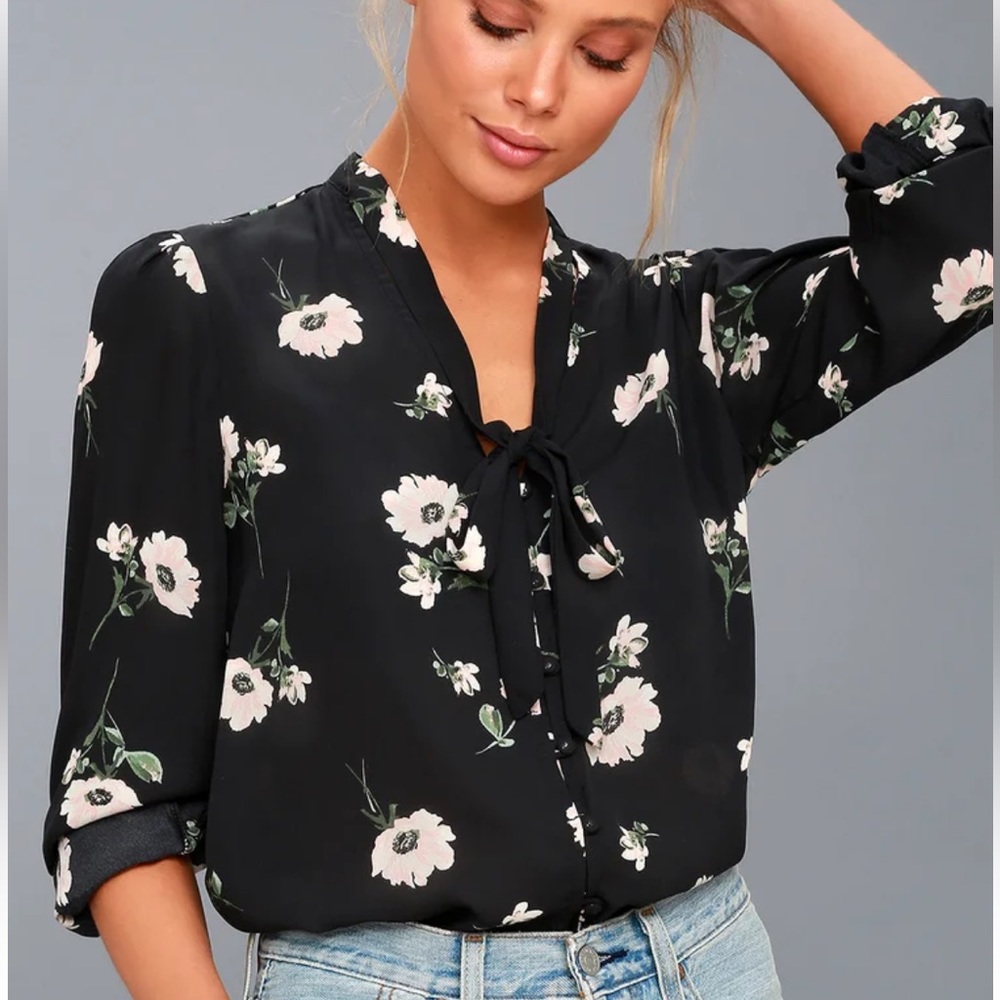 NWOT Lulus On The Spot Black Floral Blouse - Picture 1 of 14